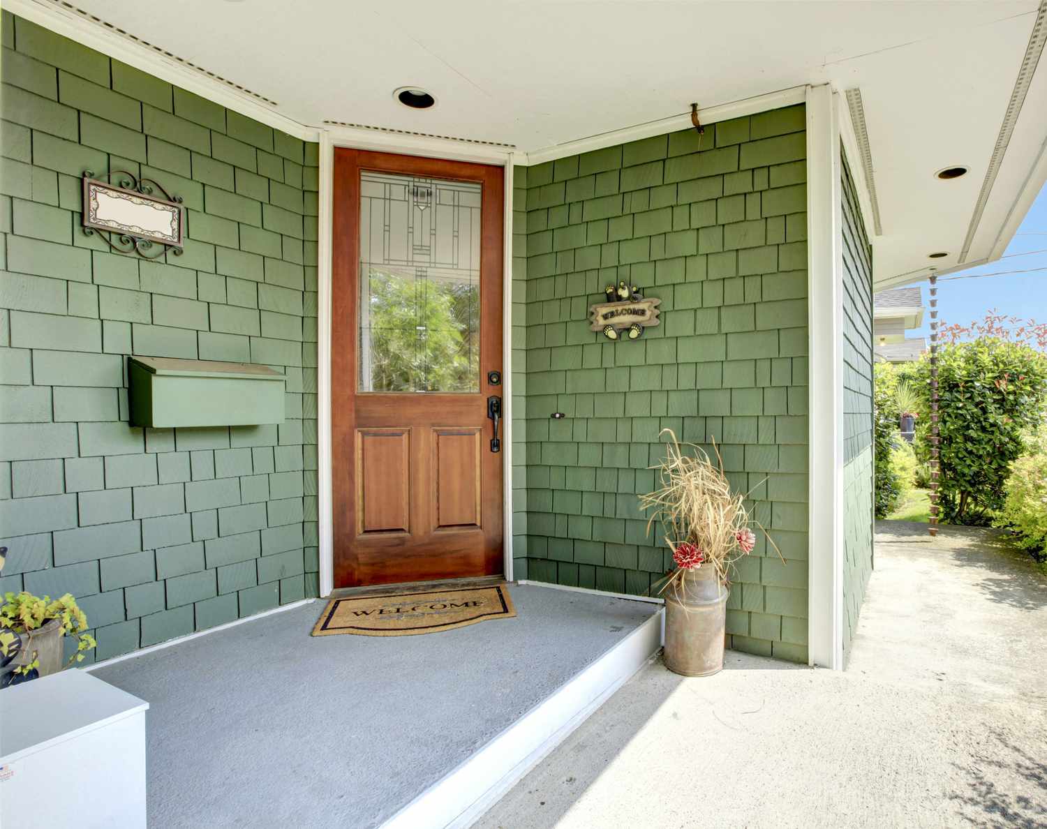 Tips for Painting a Green Front Door