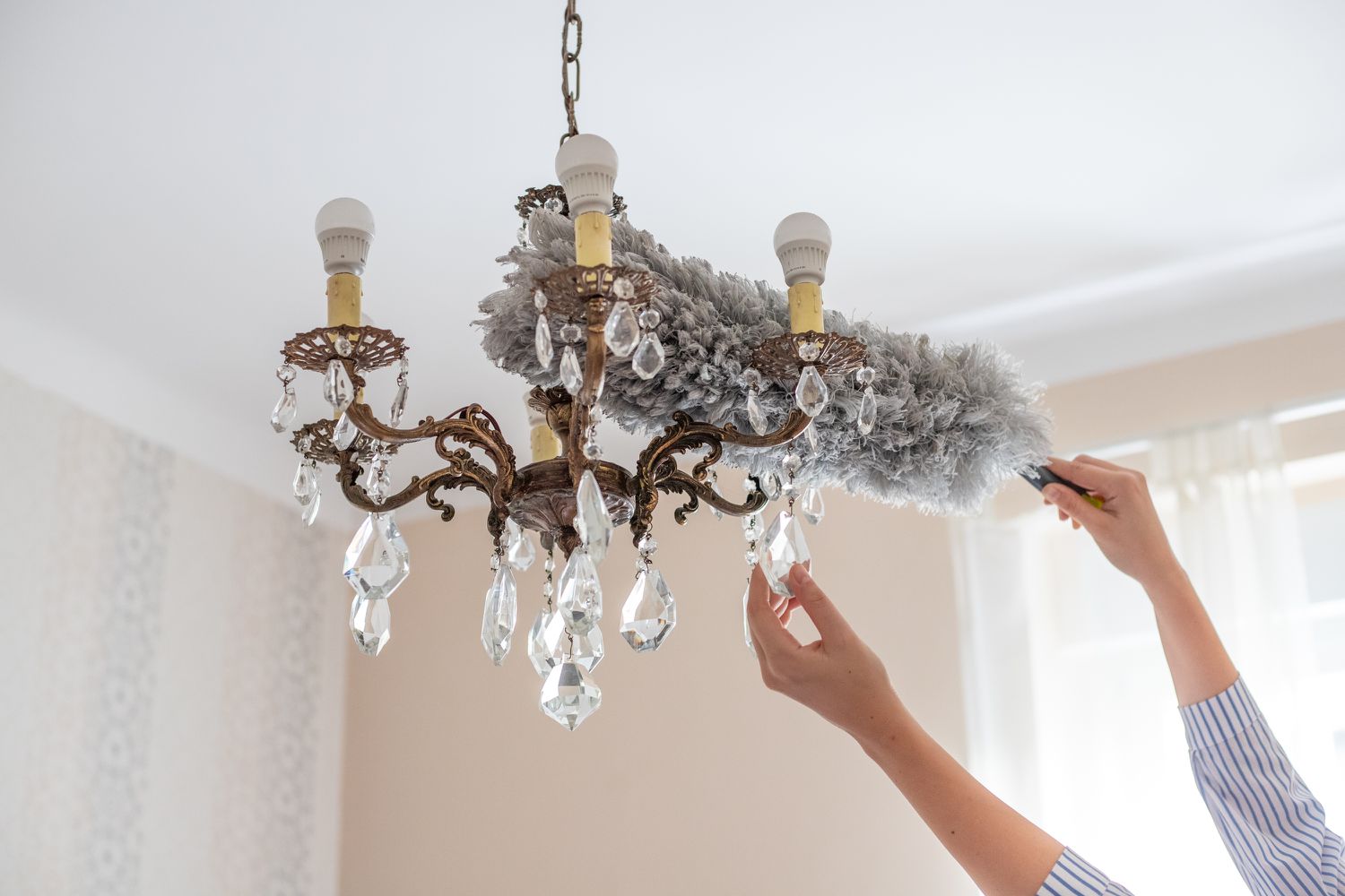 What Is The Best Thing To Clean A Crystal Chandelier